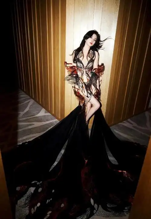 杨颖「angelababy」时尚芭莎造型美到爆炸