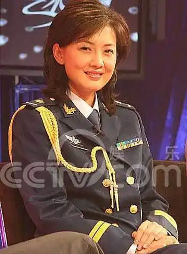 三大揭军艺校花之牛莉军营出生嫁商界富豪图