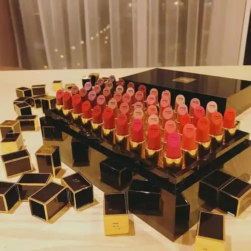 吴昕晒一整箱口红 却被范冰冰一张图秒杀