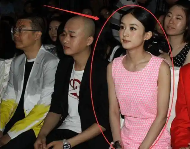 赵丽颖88斤,周冬雨90斤,两人同框站一起,差距都在腿上了!