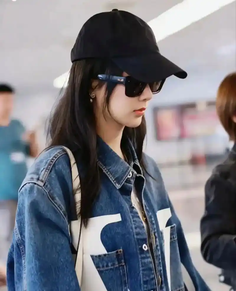 今日份杨紫机场照