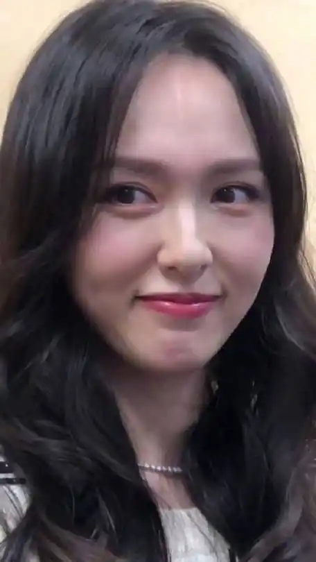 无美颜无滤镜怼脸镜头下的唐嫣 ,这皮肤这颜值这状态真的很好了