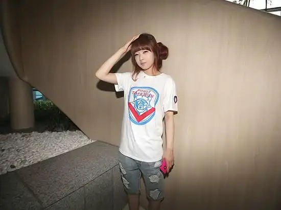 网络红人恩典户外清纯迷人外拍照