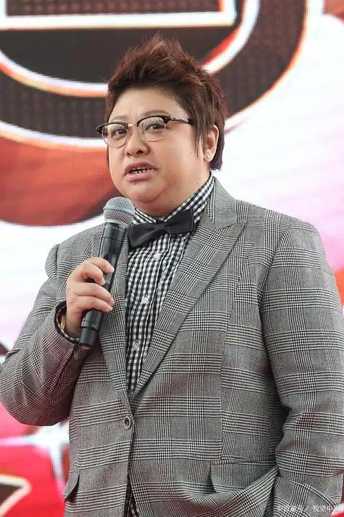 近日,中国知名歌手韩红遭到了一桩贪污举报,此消息一经曝光,立即引来