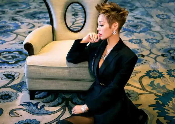 分享一组宁静图片给大家,图中的明星图片壁纸会点缀你的电脑桌面,美化