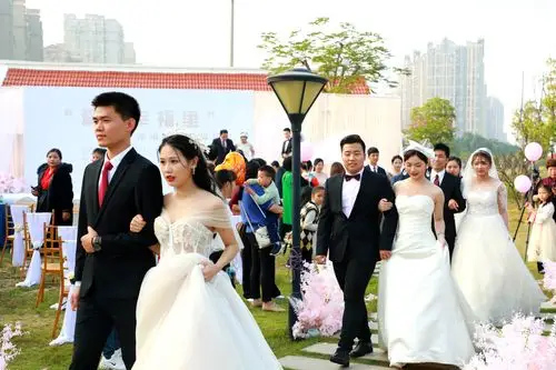 龙海举办首届集体婚礼