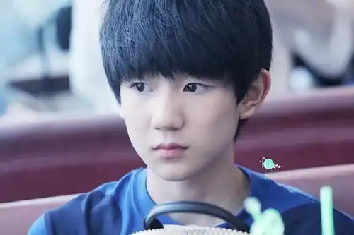 刚出道不久,可爱的王源