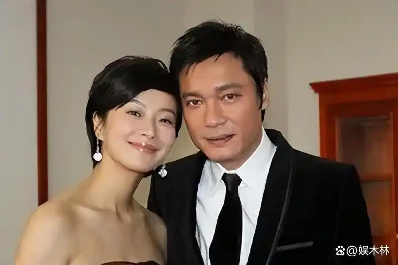 48岁苏岩2婚嫁tvb视帝,和老公前妻处成朋友,被网友吐槽像男人