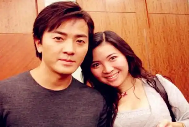 此女星交往4年男友和闺蜜结婚,之后完婚12年没孩子,让人感慨