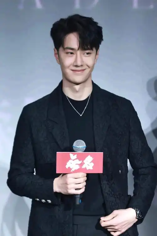 来真的很多人喜欢这个又酷又可爱的大男孩来看王一博独一无二的括弧笑