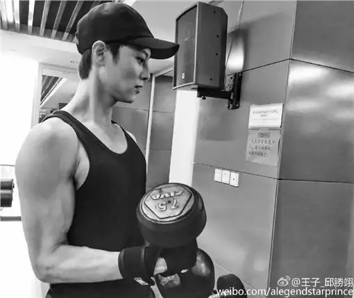 王子 邱胜翊 健身/翻摄自王子微博