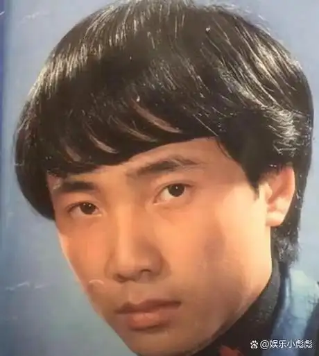 年轻的时候,徐峥以《春光灿烂猪八戒》的火爆而闻名于世.