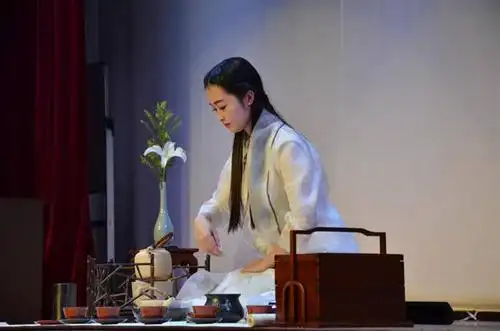 我当茶艺师的日子进击的微姐