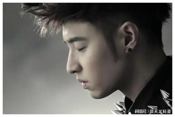 婚后4年,潘玮柏胖成小猪:差点认不出,旺仔可以找他代言了!