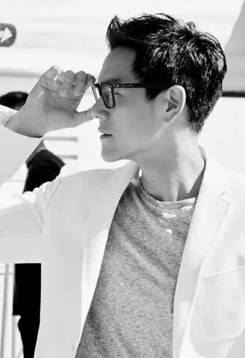 彭于晏高清帅气迷人图片