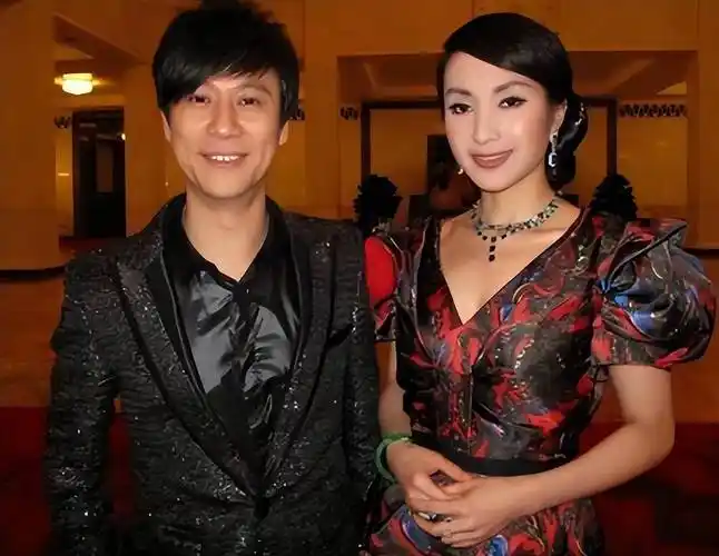 余佳恩:嫁歌手解晓东,丈夫低谷时不离不弃,如今丈夫成她的骄傲_音乐