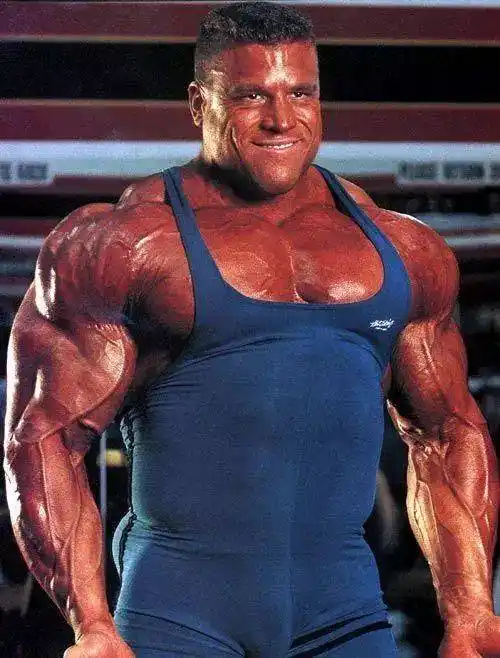 体重超过350斤的巨型肌肉男这视觉冲击力很强