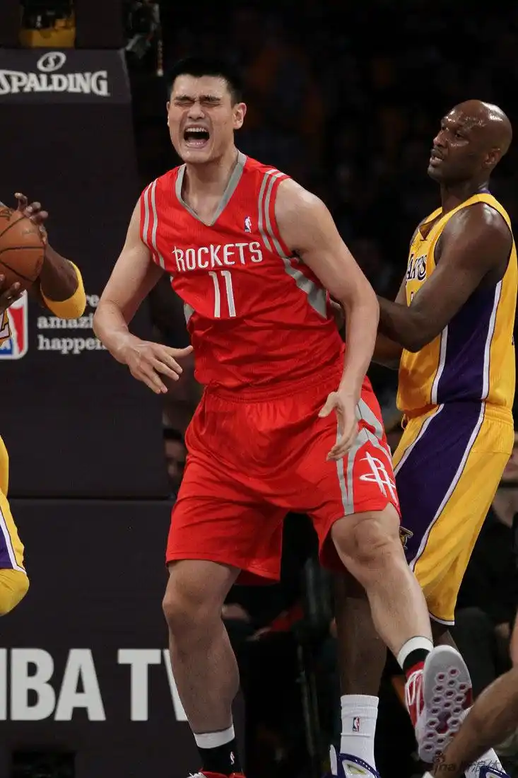 姚明闪耀新赛季首战