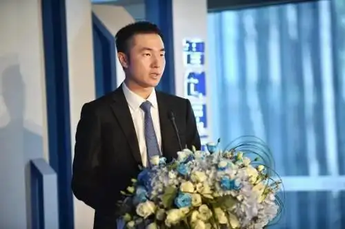 作为本次活动主办方,鸿荣源集团总裁赖俊霖先生率先致辞.