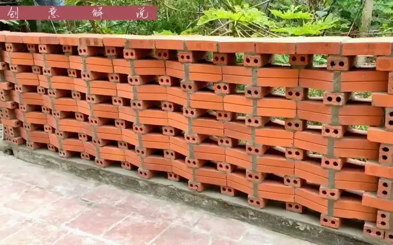 非常独特的围墙砌建方式,整体的造型设计也很漂亮,真是太棒了!