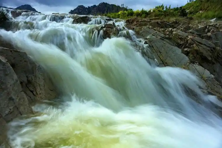 高山流水摄影迟冠波中国香港摄影报记者中国黑龙江省摄影家协会会员