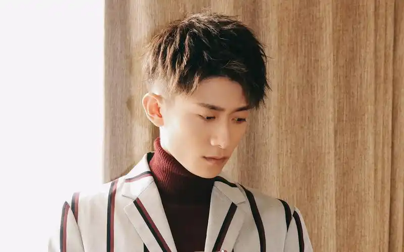 张一山帅气写真电脑桌面壁纸图片