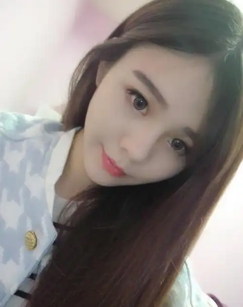 虎牙一姐小伊伊eva生活照图片小伊伊eva微博自拍照片