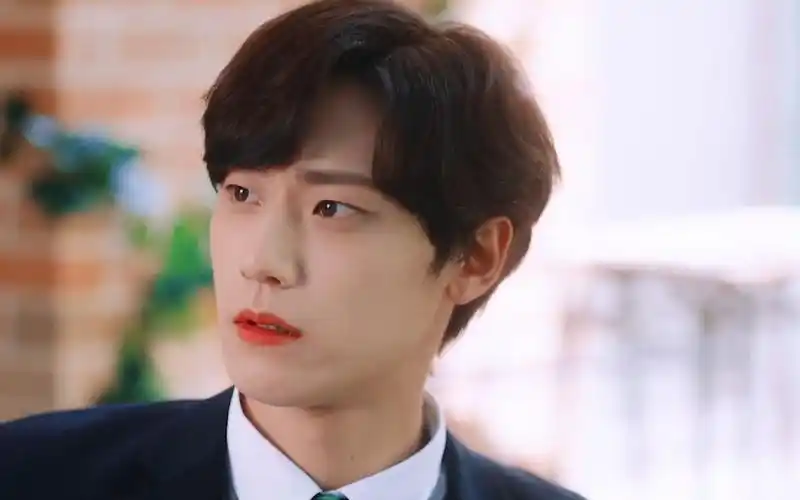 这部剧才是李到晛颜值巅峰!老父亲重返18岁,意外撞见女儿在抽yan