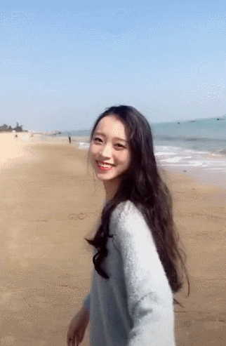 美女海边撩头发清新gif动图_动态图_表情包下载_soogif