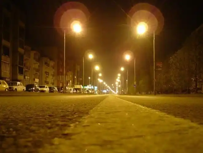 76【记录精彩瞬间】夜晚路灯下的孤独