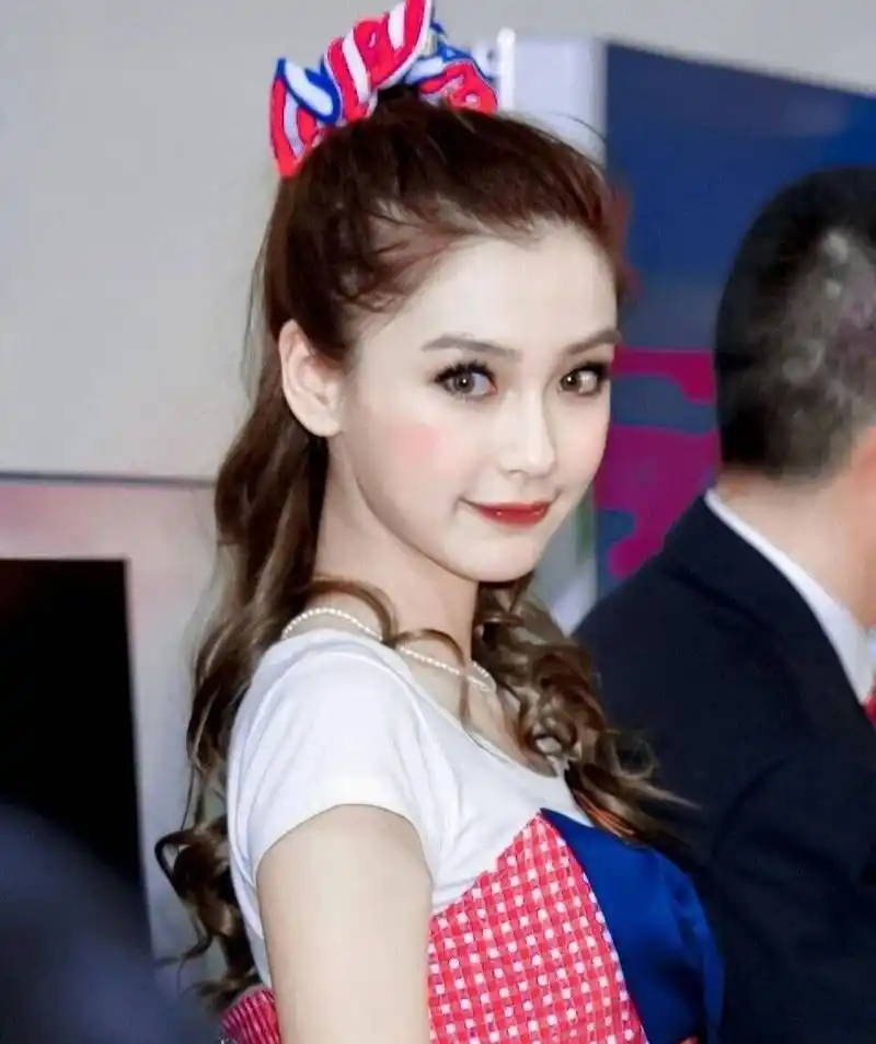 杨颖刚出道的时候真的很"水灵",网友:好想用这张脸活一天