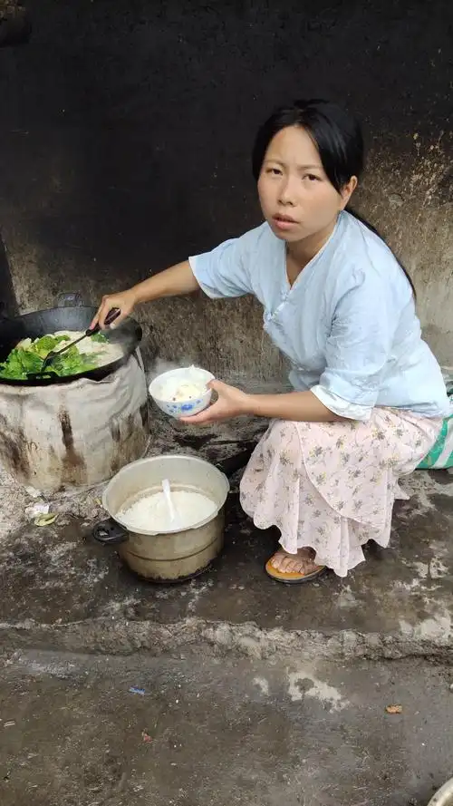 家里太穷山区烧火做饭没人愿意和我做朋友不嫌弃的留言关注一个