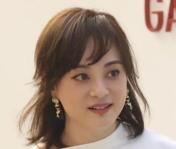 41岁孙俪美回来了留长发型尝试新风格网友大赞娘娘颜值回春