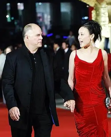 50岁邬君梅结婚20周年如初恋不能生育成最大遗憾