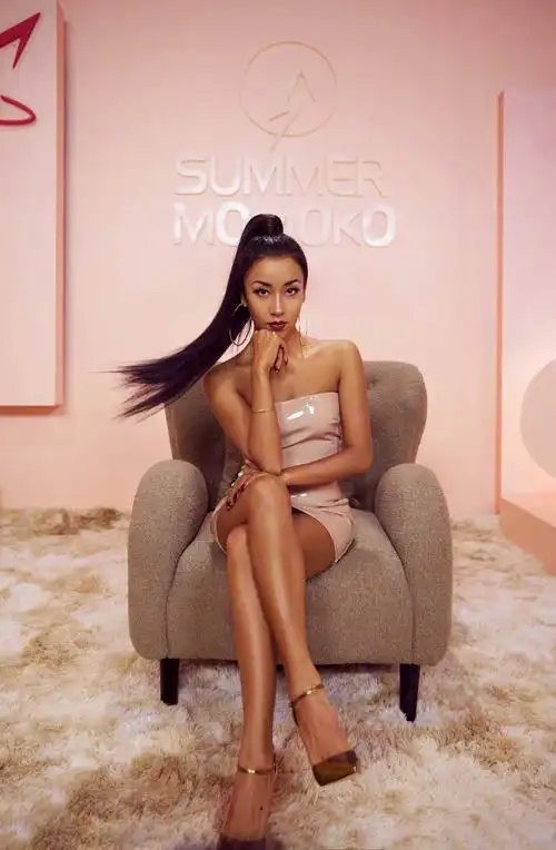 吉克隽逸皮裙高马尾酷飒性感写真图片_明星_美桌网