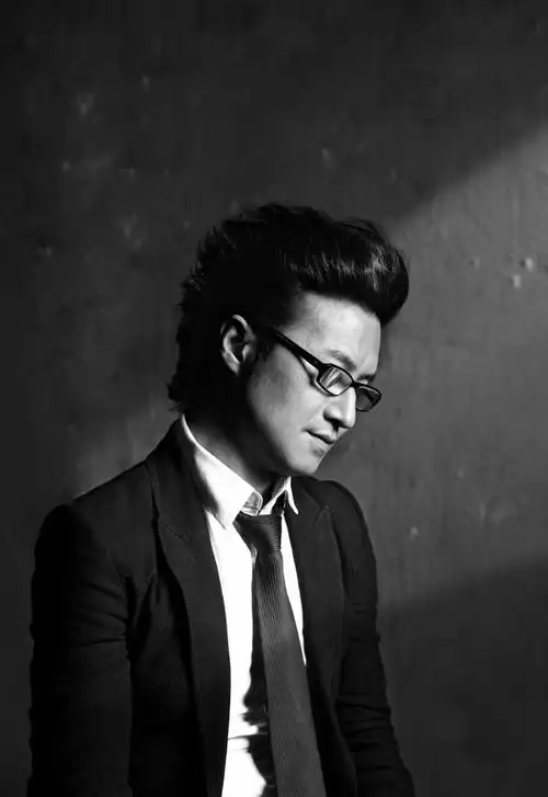 汪峰三个女儿不同命网友二女儿是你亲生的吗