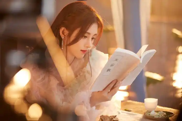 2021-03-25壁纸标签:鞠婧祎4k壁纸封面图鞠婧祎花西子壁纸于2021-03