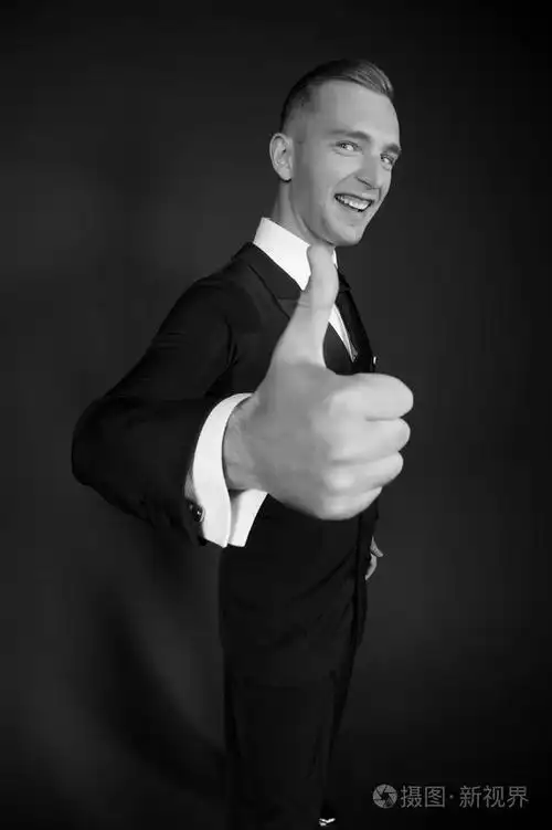 人用手势微笑.快乐的舞厅舞者穿着时髦的燕尾服.