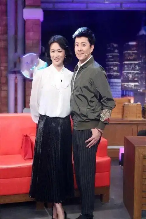 2010年春天,蔡国庆与秦娟在北京低调地登记结婚.