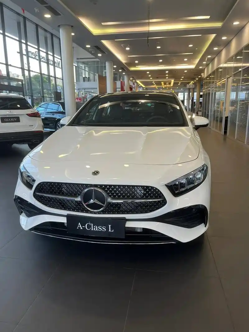 2024款全新a级 2024款奔驰a200l时尚运动◇拥有c级同款夜幕星河中网%c