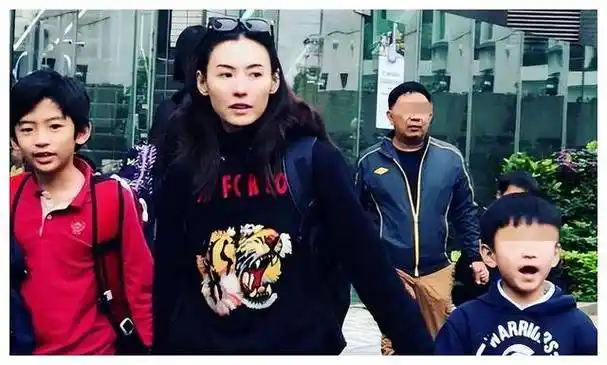 张柏芝再生4胎引争议是否母权凌驾谢谢王三对决王菲不满