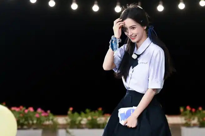 angelababy奔跑吧校服剧照##奔跑吧