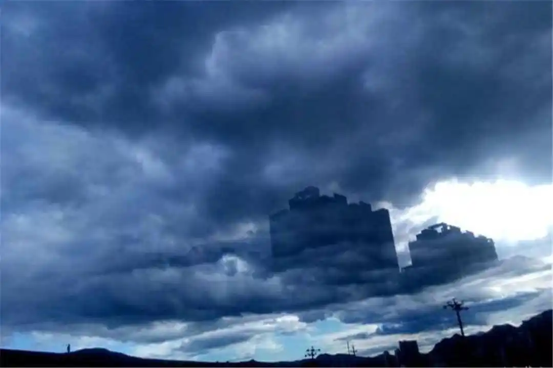 在我们的认知中,这只不过是神话故事,为什么天空中会出现南天门呢?