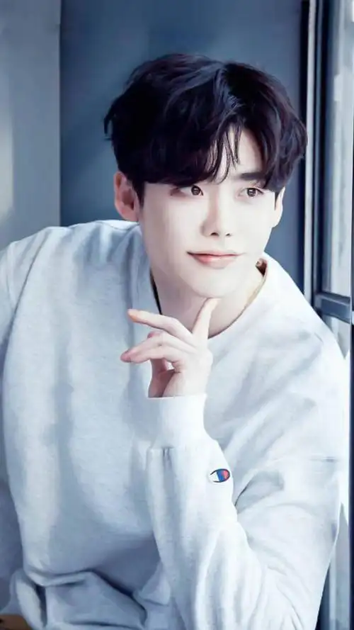 李钟硕帅气养眼居家写真,高清图片,手机锁屏桌面-壁纸族