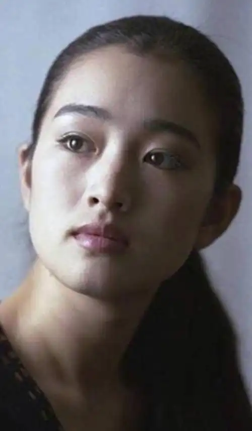 巩俐年轻时真的是风华绝代倾国倾城也不过如此