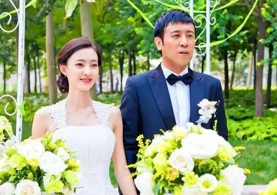 不过,当时王丽坤和乔振宇是住在一起的,而于和伟则是和他的妻子宋林静