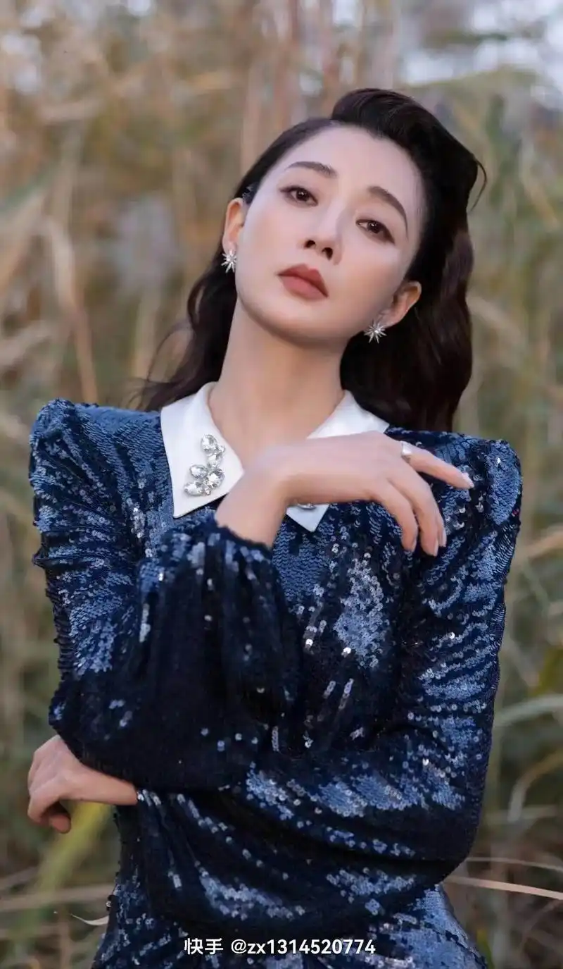 日常分享宝藏女孩 殷桃写真照片 #殷桃第31届金鹰奖最佳女 - 抖音