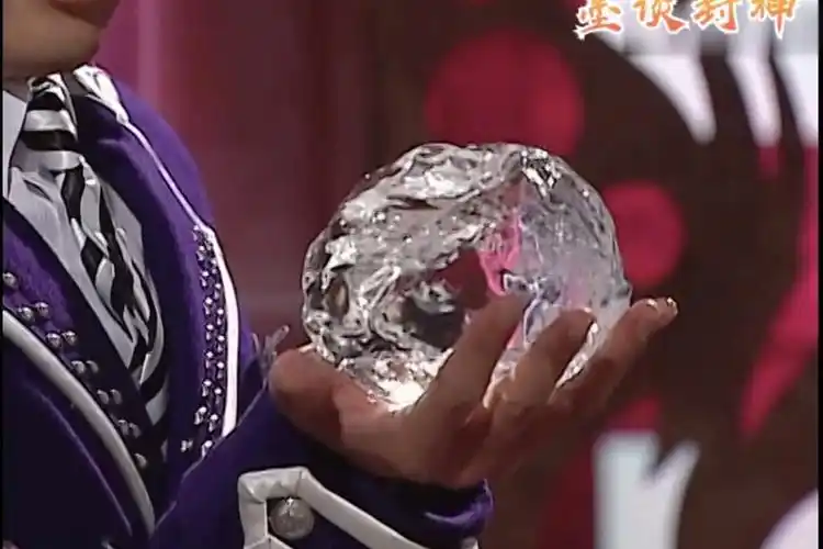 萌学园坚尼得到巨大冰块古拉克伯爵却检查地下水道意欲何为