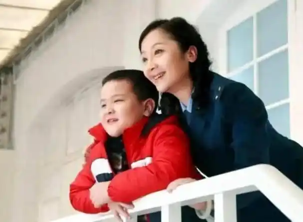 演员王新军:成名后抛弃妻子,却把秦海璐宠成公主,前妻至今单身