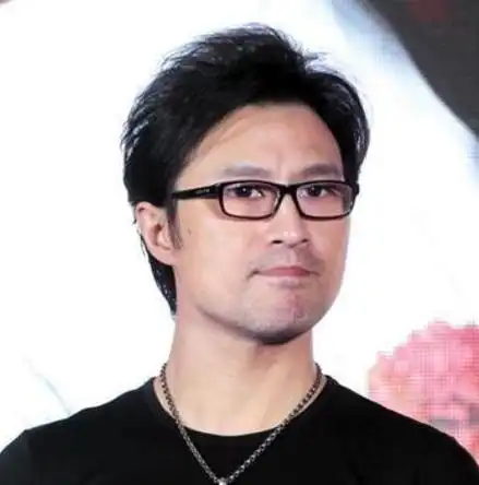 有网友在微博中留言称,"汪峰的歌没唱了",也有网友表示"希望歌手能够